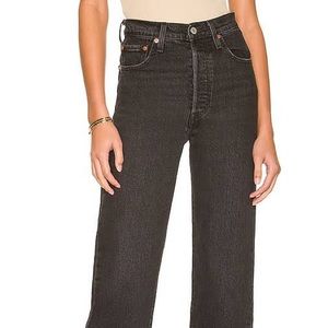 Levi’s rib cage straight Jean